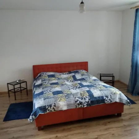 בית נופש Apartman Karolina Lab